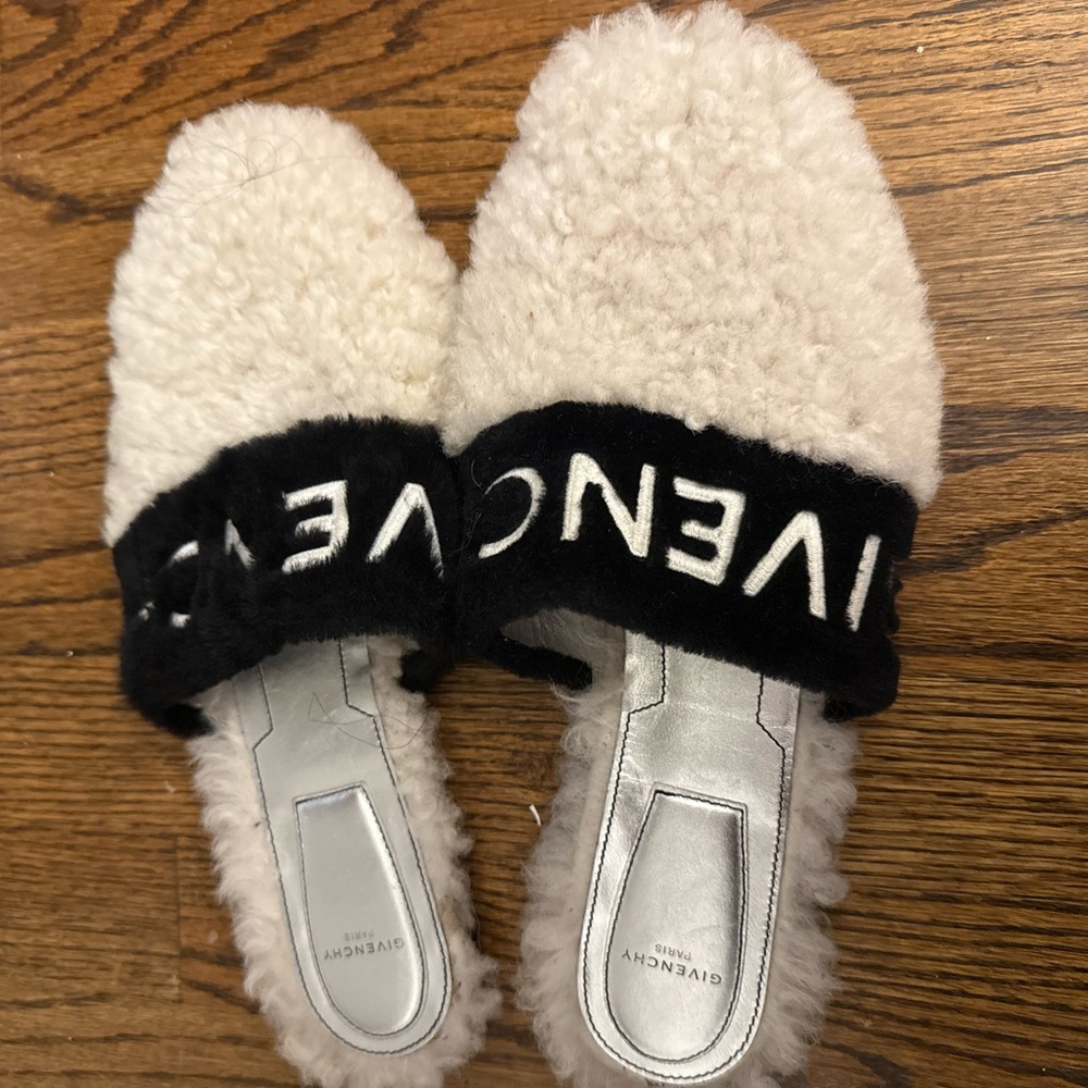 Givenchy Women's Cream and Black Furry Slippers